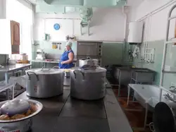Сурати ошхона дар богчаи бачагон