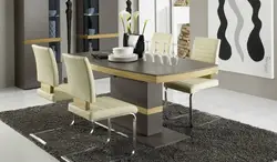Мизи ошхона дар меҳмонхона акс