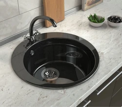 Mətbəx interyerində dəyirmi lavabo