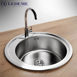 Mətbəx interyerində dəyirmi lavabo