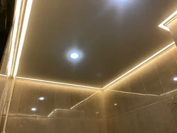 Фота парылай столі ў ваннай