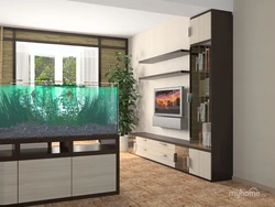 Yashash xonasidagi televizor va akvarium fotosurati