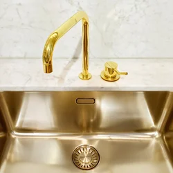 Oshxonadagi Oltin Lavabo Fotosurati