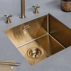 Mətbəxdəki Qızıl Lavabo Fotoşəkili