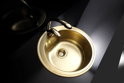 Mətbəxdəki Qızıl Lavabo Fotoşəkili