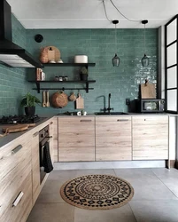 Wood-effect tiles on the wall in the kitchen in the interior