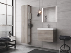 Banyonun içərisində boz lavabo