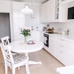 Intererdagi IKEA oshxonalari haqiqiy oq rangga ega