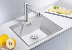 Белая мойка для кухни в дизайне