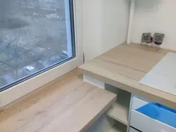 Ас үй фотосындағы биік терезе төсеніші