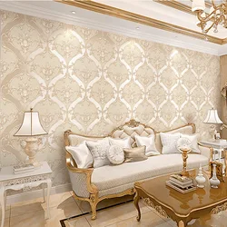 Yashash xonasining ichki qismida damask bilan devor qog'ozi