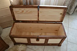 Do-it-yourself ottoman for the hallway made of wood photo