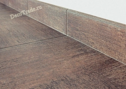 Plinth Дар Сафолҳои Дар Ошёнаи Ошхона Акс