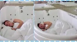 Фото спит в ванной