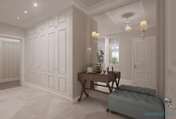 Mirror to the ceiling in the hallway interior