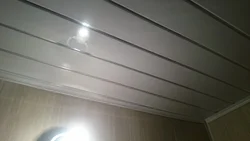 Сайдинг потолка на кухне фото