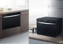 Mətbəx interyerində stolüstü qabyuyan maşın