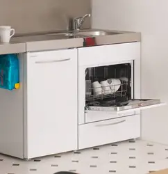 Мошини табақшӯйӣ дар дохили ошхона