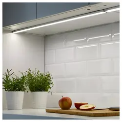 Mətbəxdəki fotoşəkildə LED lampalar