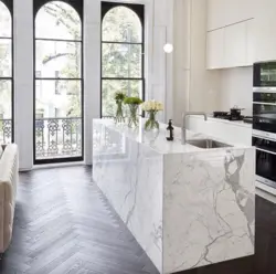 White marble floor in the kitchen photo