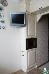 Қабырғадағы ас үйдегі микротолқынды пештің дизайны