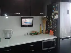Дизайн микроволновки на кухне на стене