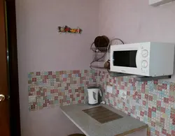 Divarda mətbəxdə mikrodalğalı dizayn