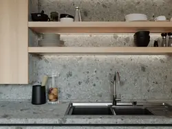 Oshxona ichki qismidagi Slotex stol usti