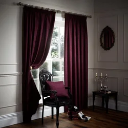 Пардаҳои burgundy дар дохили хоб