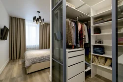 Гардэробны пакой з канапай дызайн