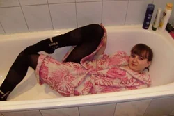 Дзяўчынка з ванны фота