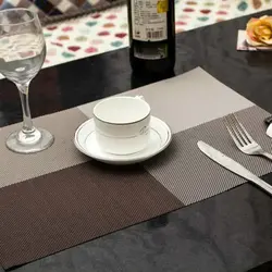 Үстелдің үстіндегі ас үйге арналған майлықтар