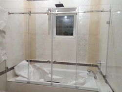 Glass bathroom partition photo